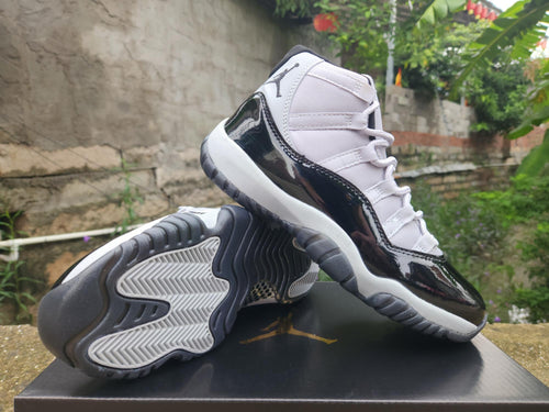 Air Jordan 11 Retro Grey / Black