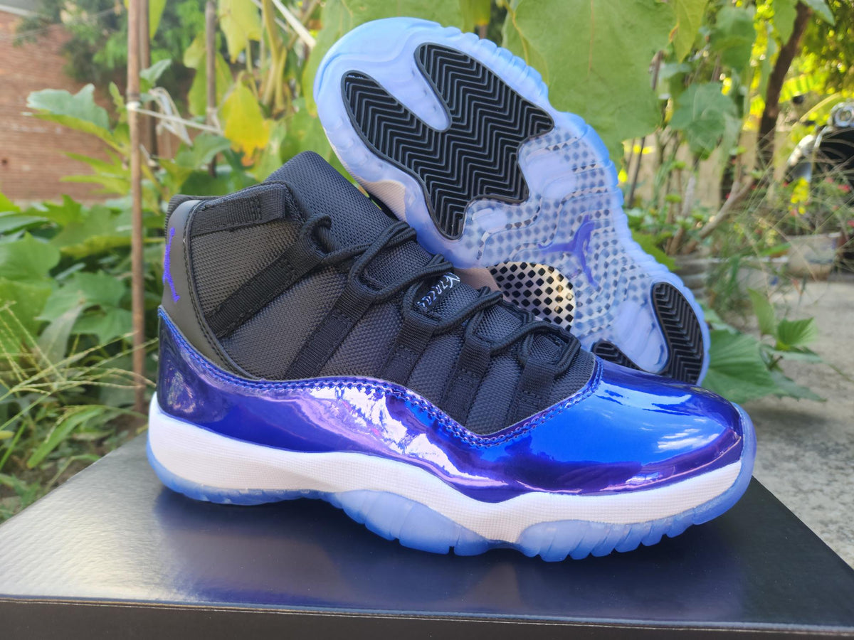 Air Jordan 11 White Black