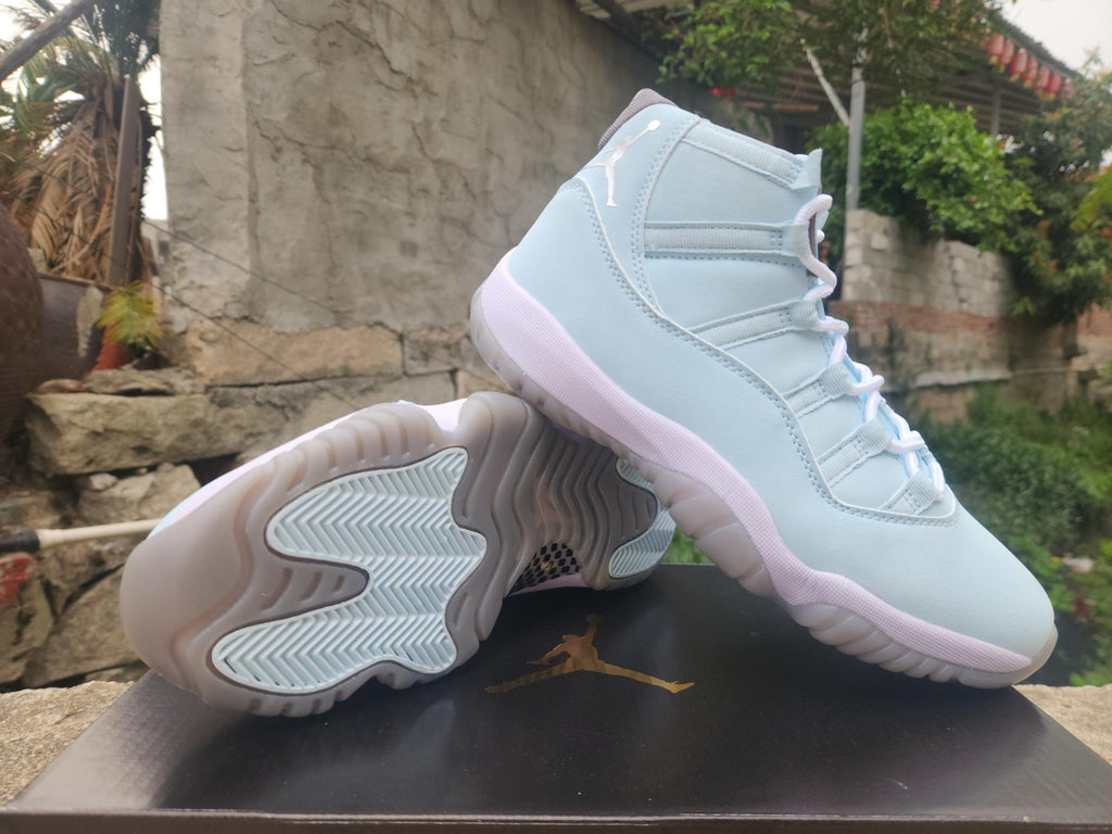 Air Jordan 11 Retro Pale Moon