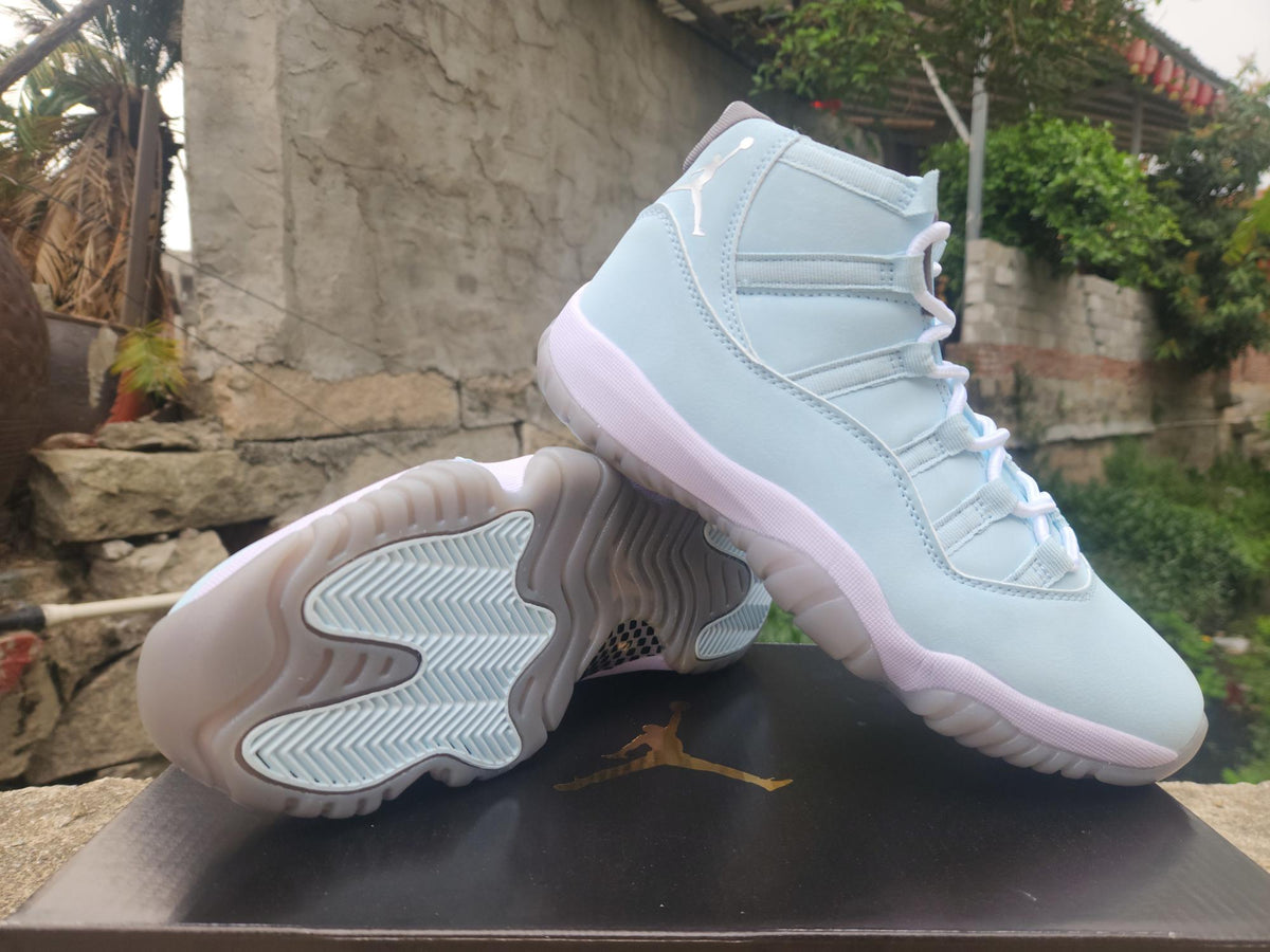 Air Jordan 11 Retro Pale Moon