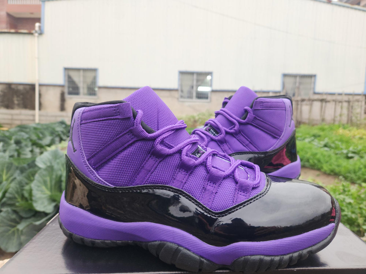 Men's Air Jordan 11 Retro Black / Purple