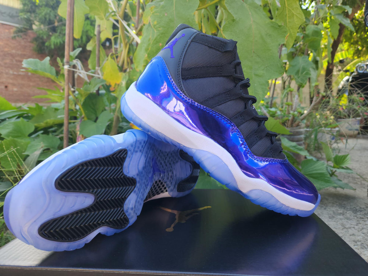 Air Jordan 11 White Black