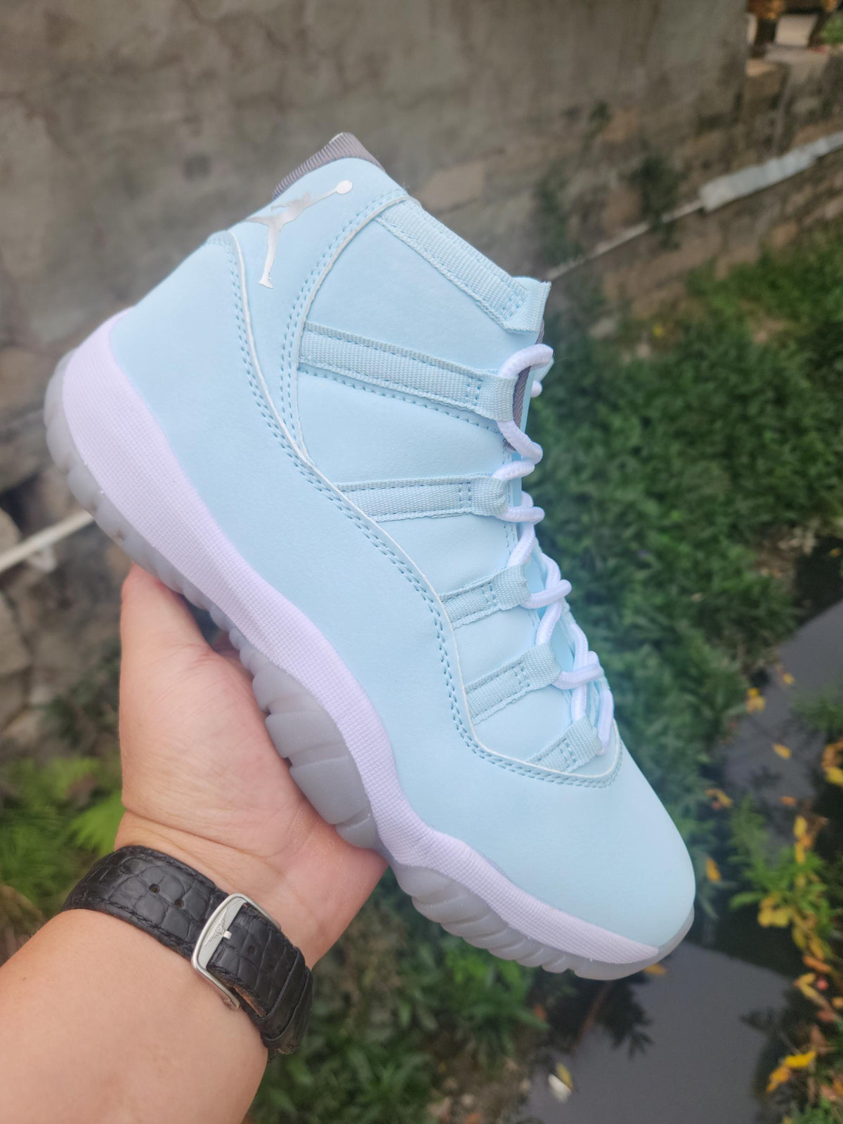Air Jordan 11 Retro Pale Moon