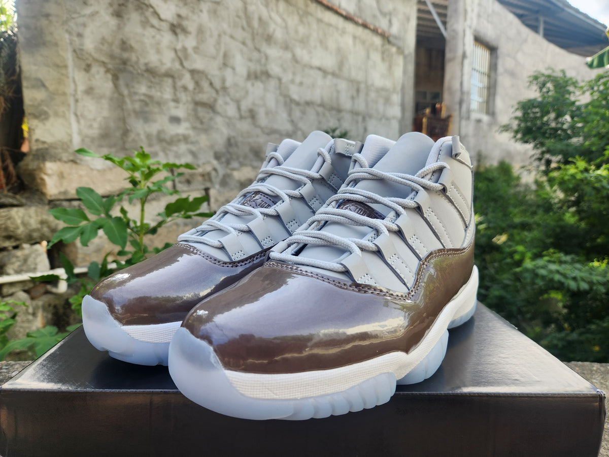 Air Jordan 11 Retro Brown / Grey