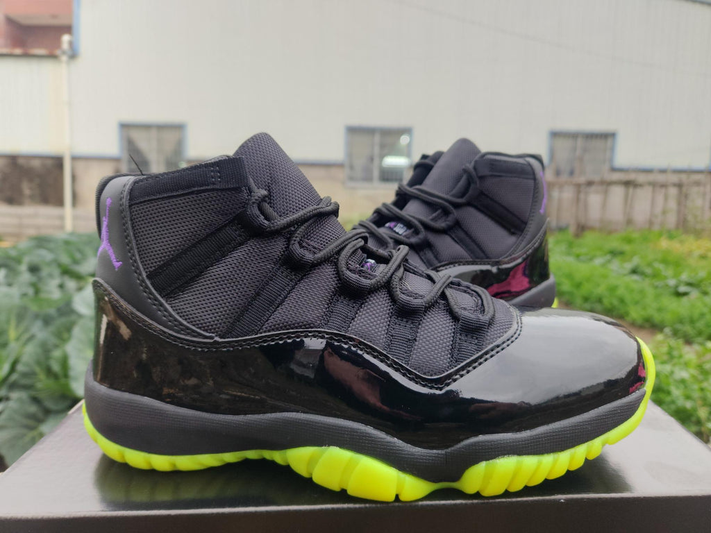 Air Jordan 11 Retro Black / Green