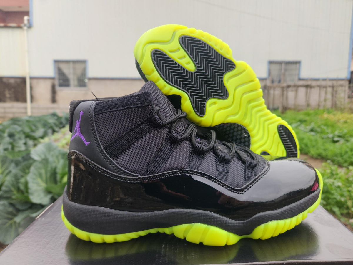 Air Jordan 11 Retro Black / Green