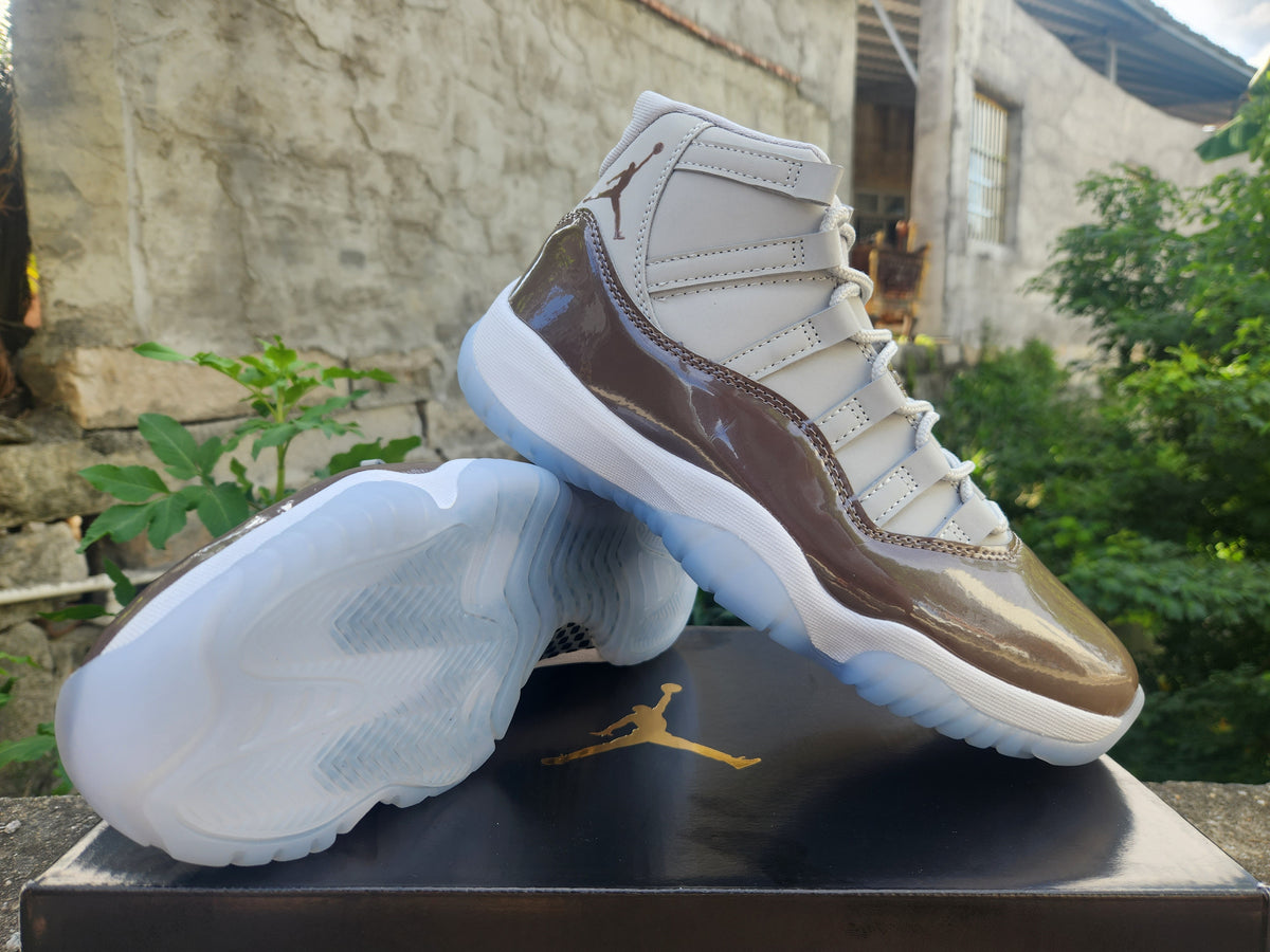 Air Jordan 11 Retro Brown / Grey