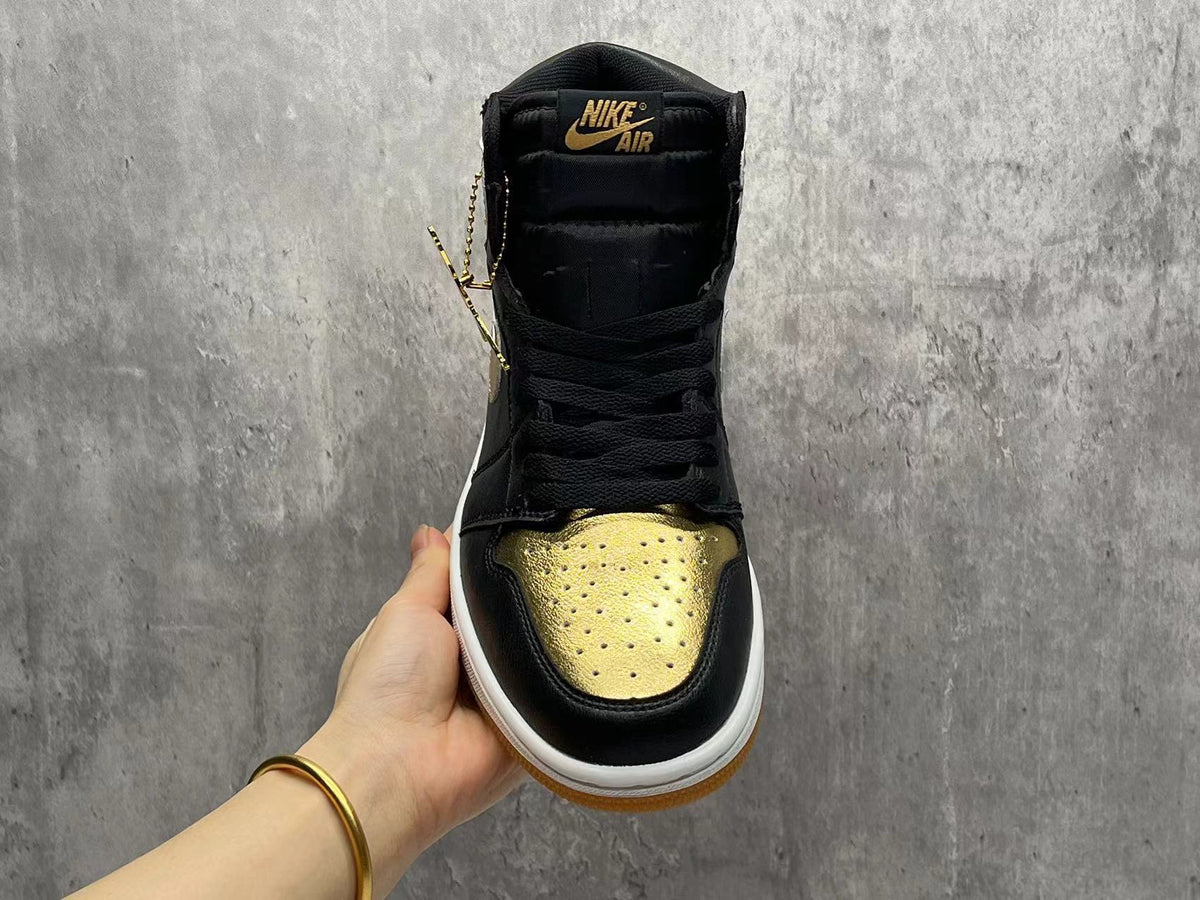 Air Jordan 1 Black / Gold Sneakers