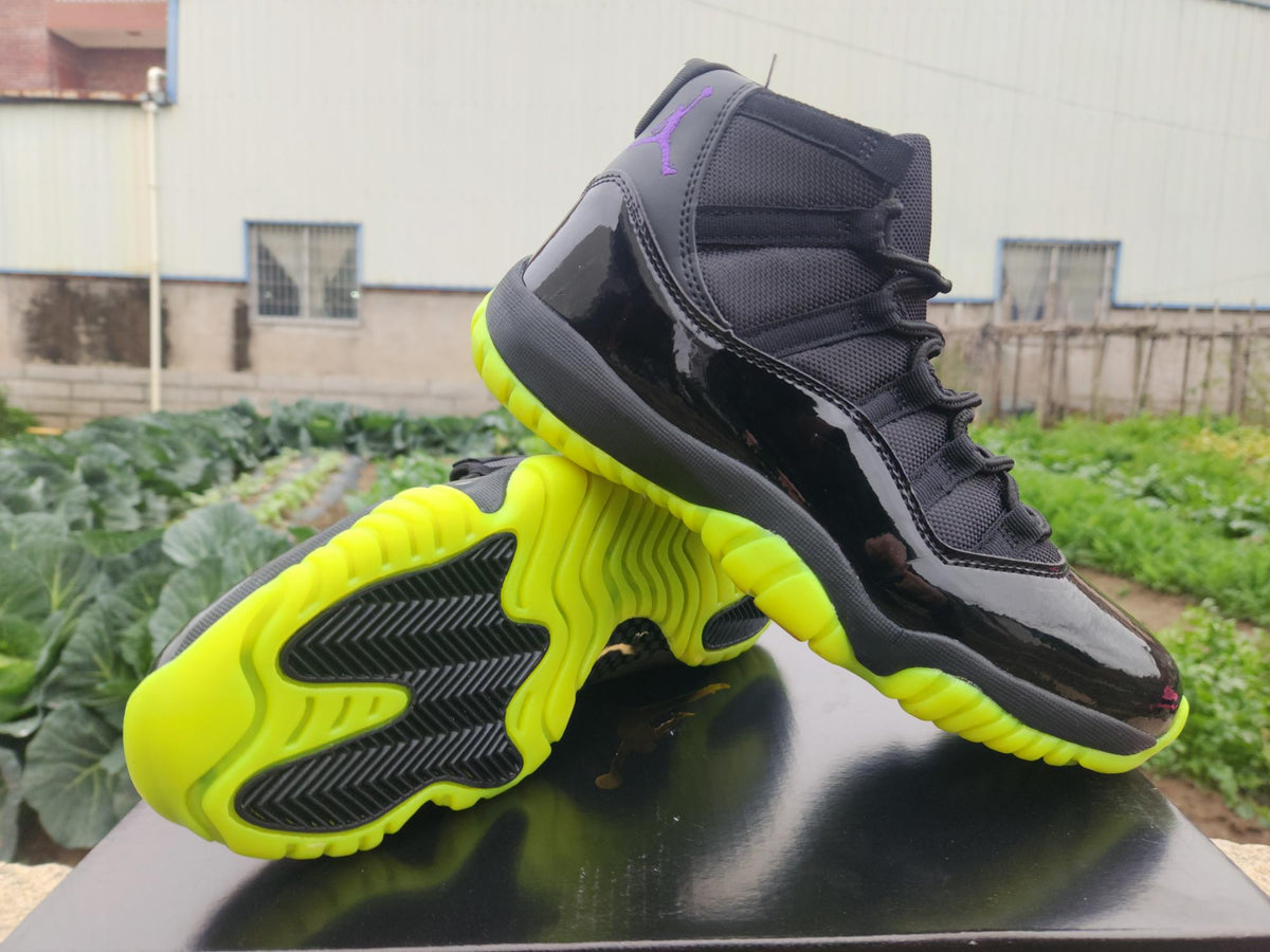 Air Jordan 11 Retro Black / Green