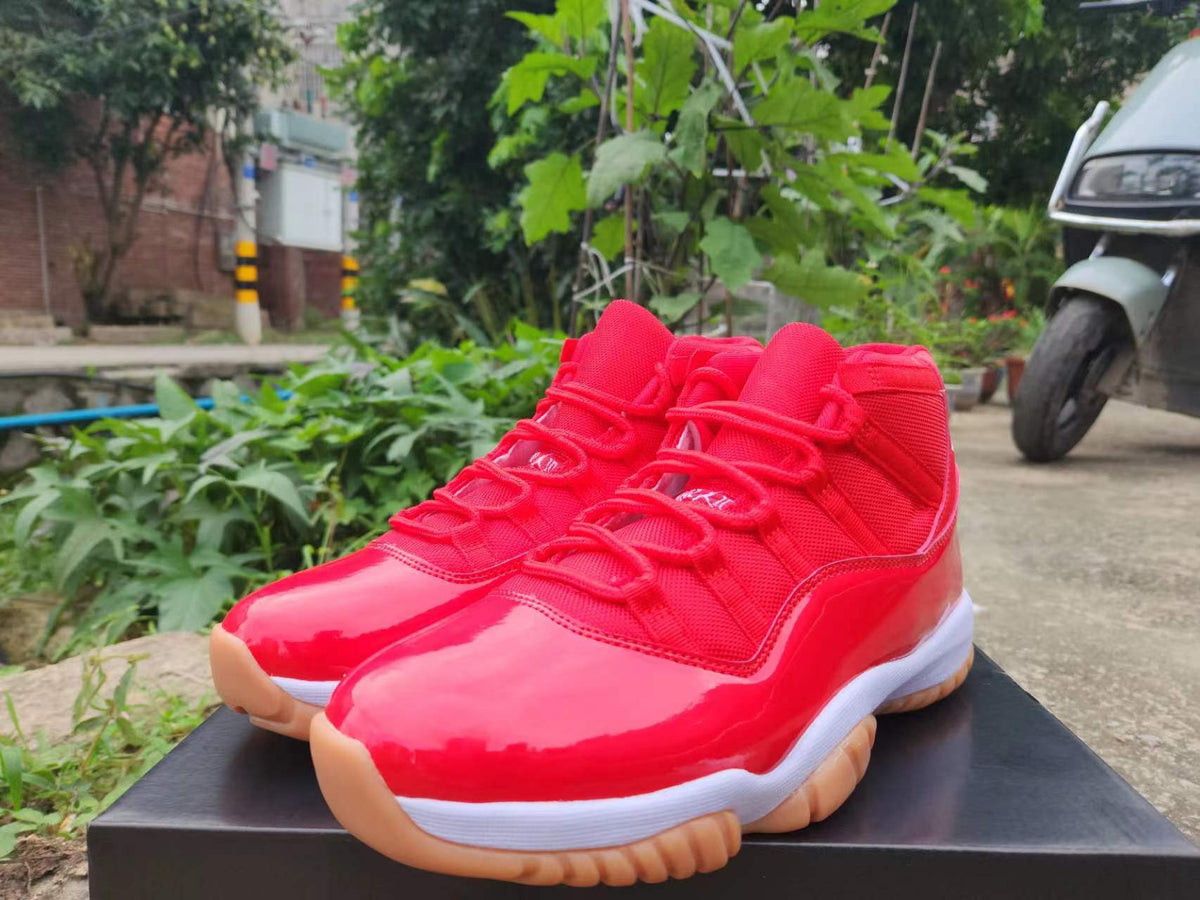 Air Jordan 11 Red
