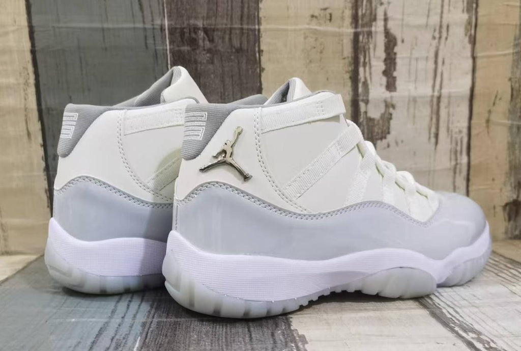 Air Jordan 11 Retro Off-White / Grey
